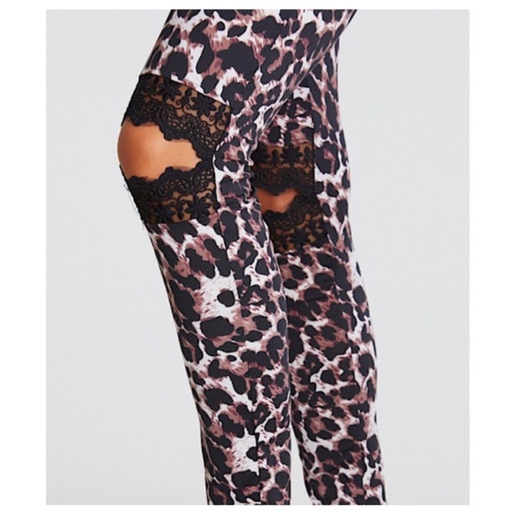 🤎Adorable Leopard Leggings With Open Knee And Black Lace Detail🤎 - Picture 3 of 3